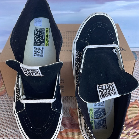 Vans Men’s Sk8-Hi 38 Deco
Sting Ray Black/Vintage White 
VN0A4BX64WM
Sneakers - Picture 13 of 16